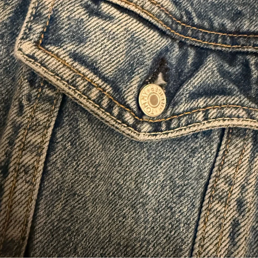 Tommy Hilfiger Denim Jacket Women’s L Vintage Blue Classic Trucker - Picture 4 of 5